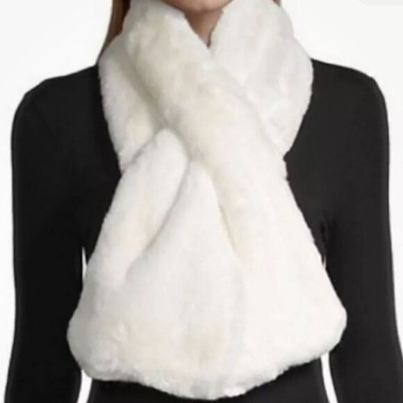 NWT New Apparis Bambi Lightweight Ivory White Faux Fur Pull Through Scarf. Warm - Picture 1 of 14